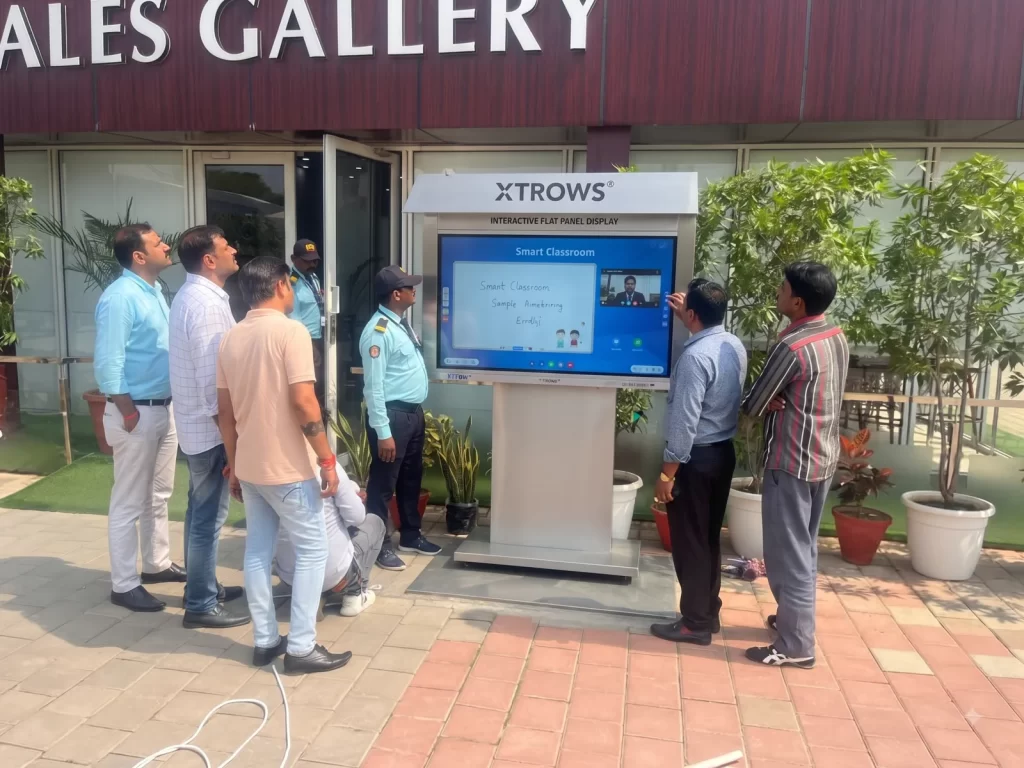XTROWS Outdoor Kiosk — view 1
