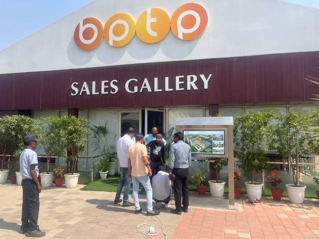 XTROWS Outdoor Kiosk — view 5
