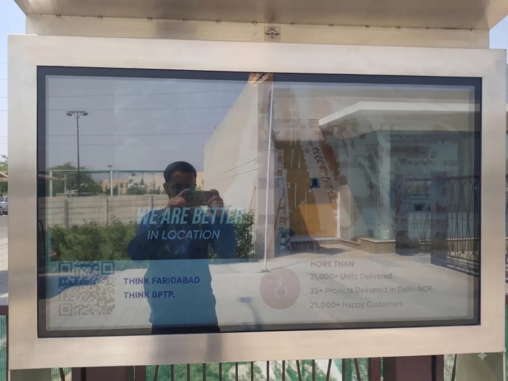 XTROWS Outdoor Kiosk — view 8