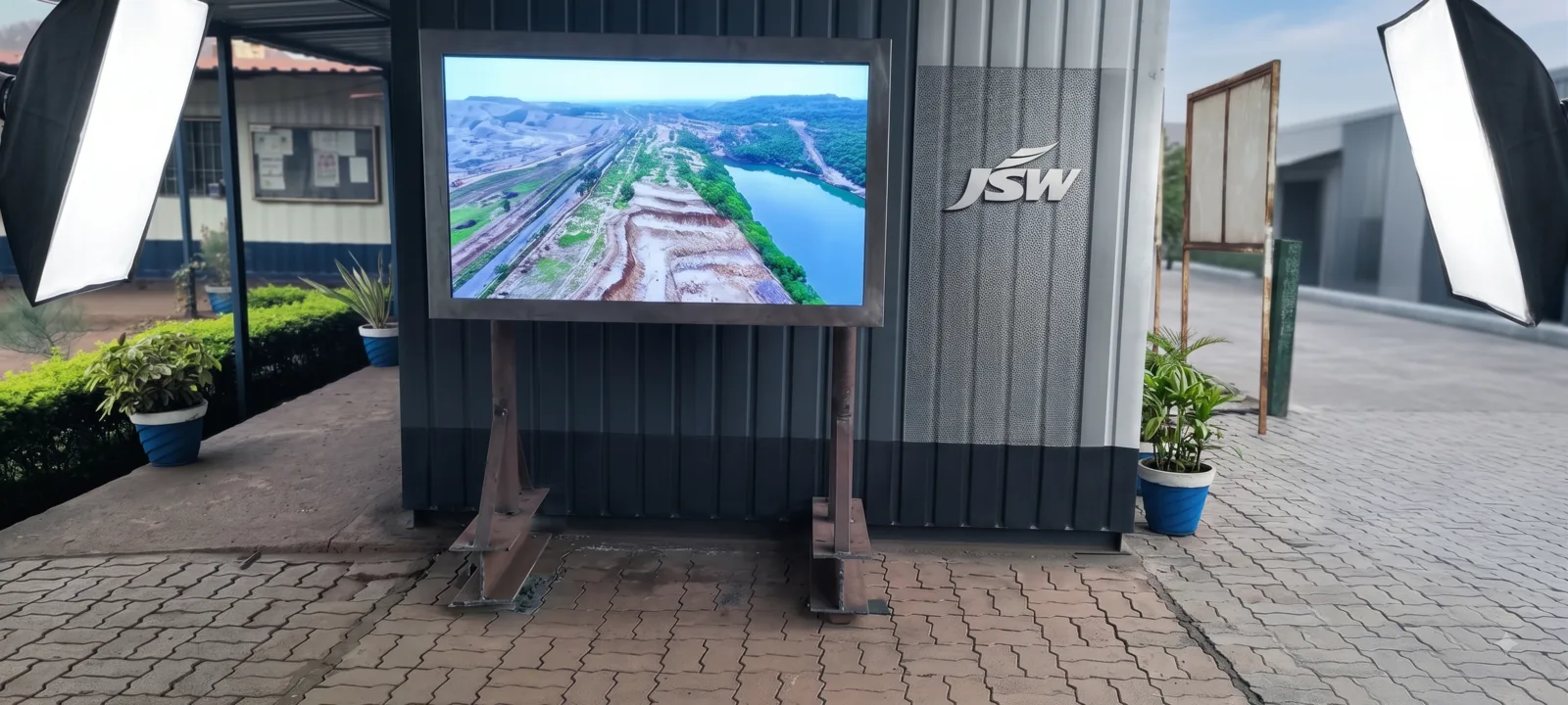 XTROWS Digital Notice Board — view 6