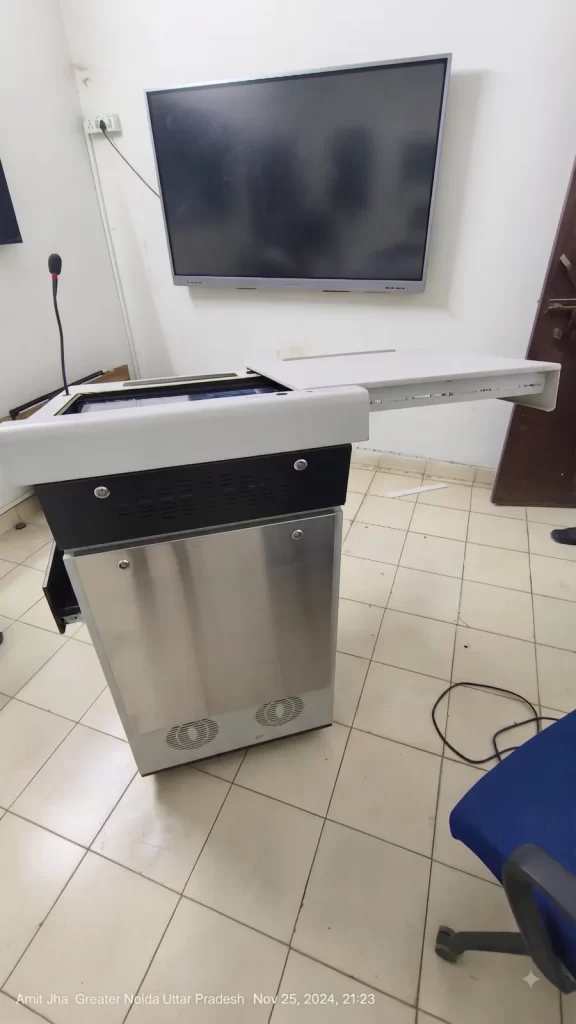 XTROWS Smart Digital Podium — view 1
